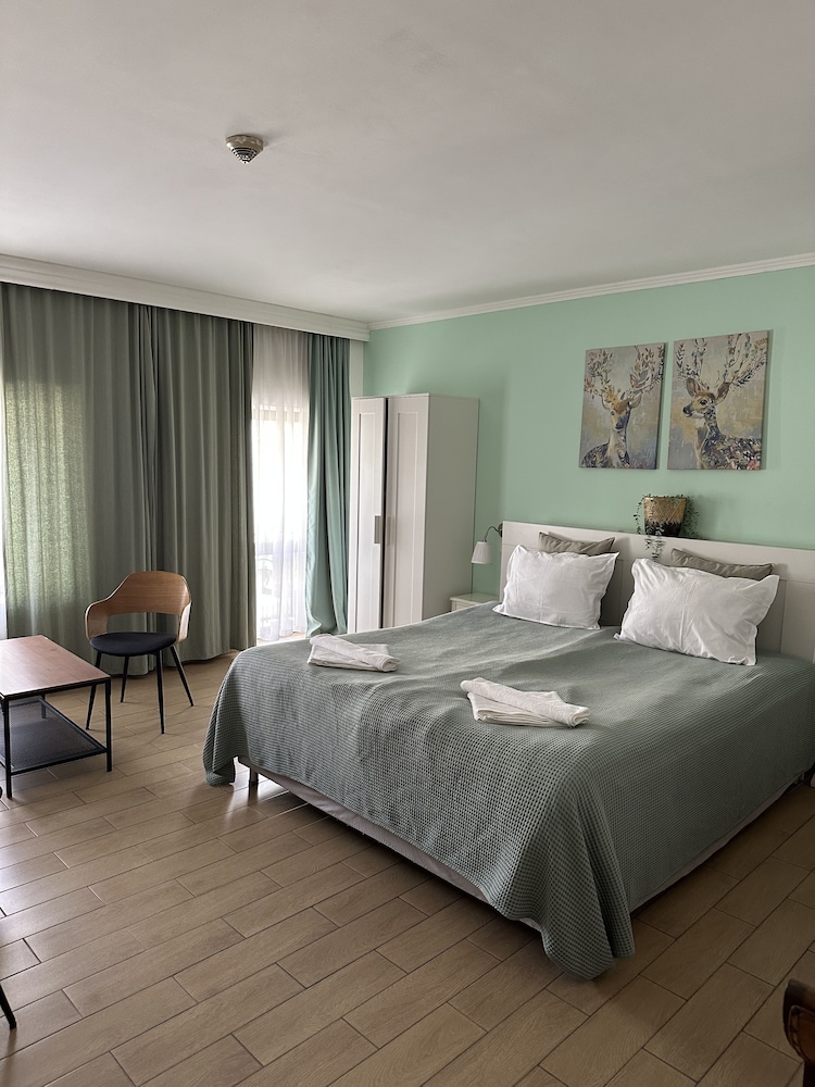 Art Hotel 7/50