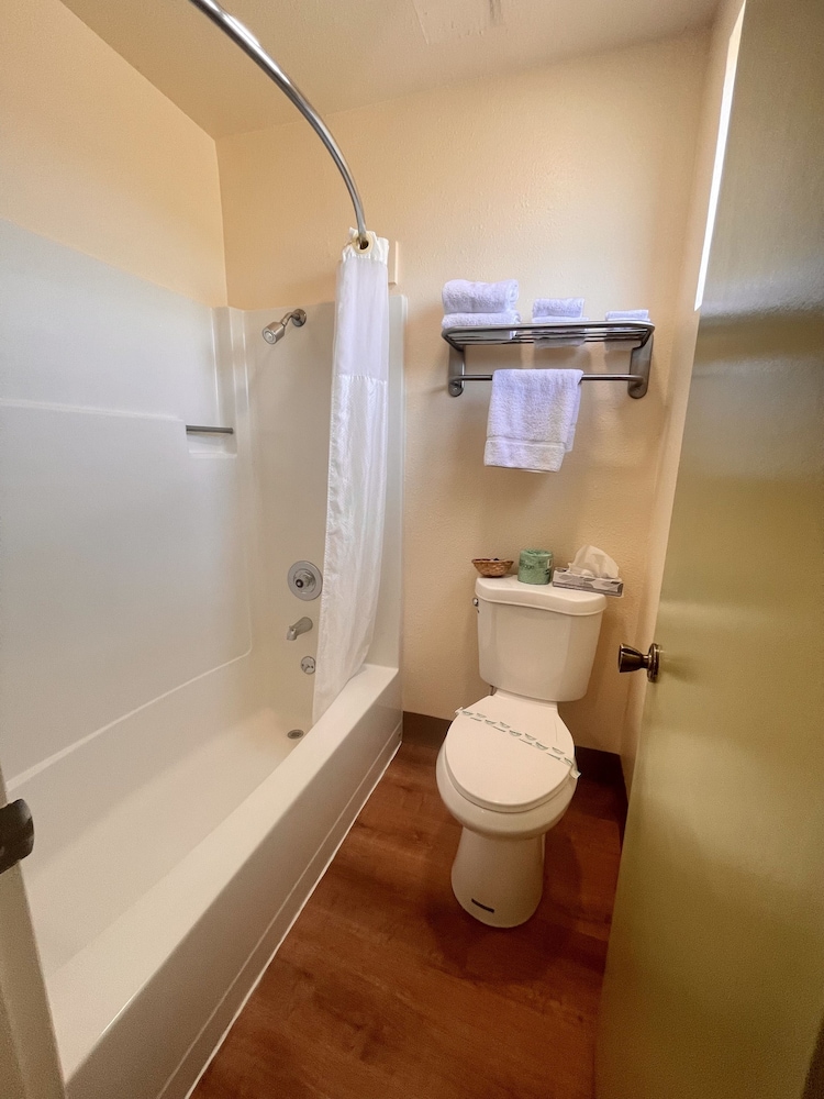 Regency Inn 35/37