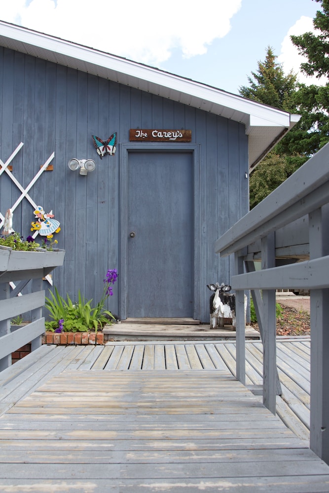 Cozy Nest B&B 2/25