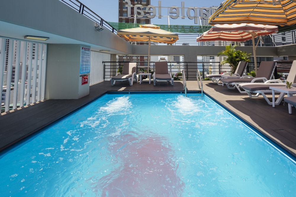 Maple Leaf Hotel & Apartment 72/75