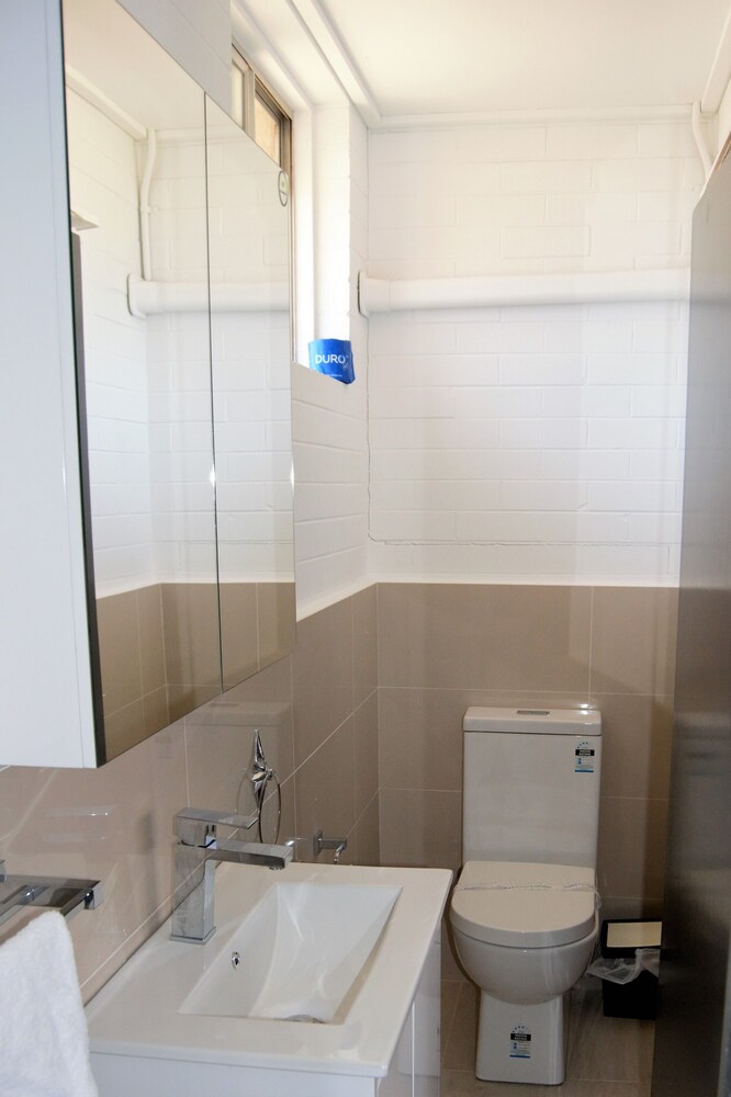 Civic Motor Inn Cowra 12/71