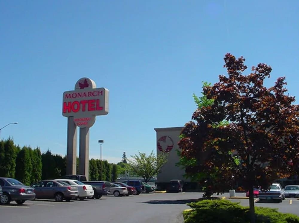 Monarch Hotel And Conference Center 4/59