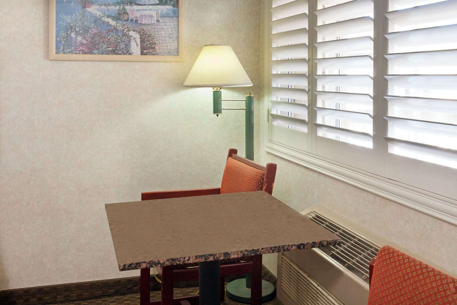 Travelodge by Wyndham Long Beach Convention Center 8/20