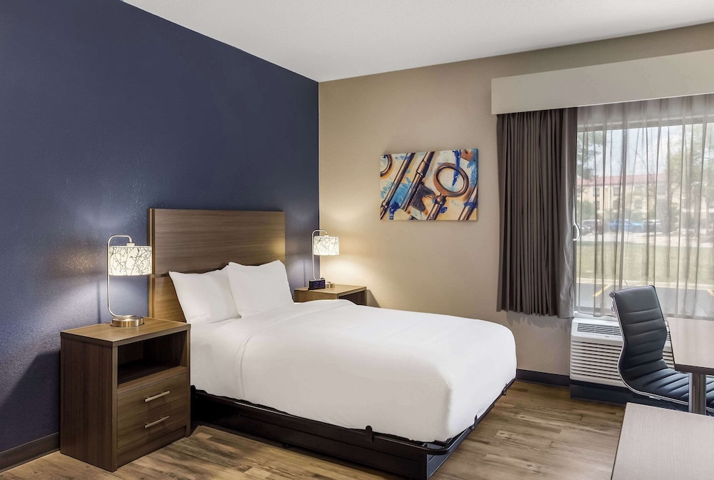 MainStay Suites Bourbonnais - Kankakee 10/47