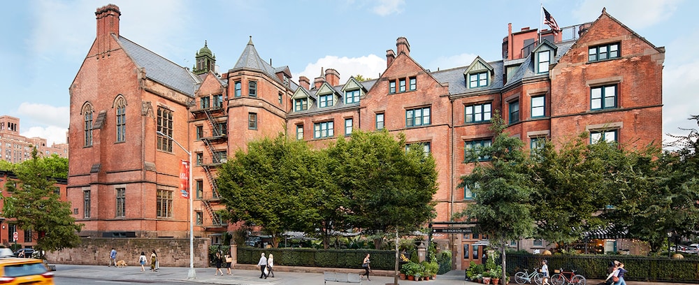 THE HIGH LINE HOTEL 45/48