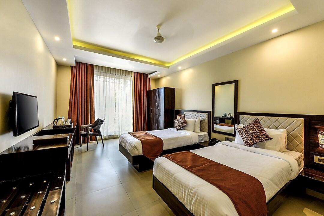 Hotel Golden Plateau 12/19