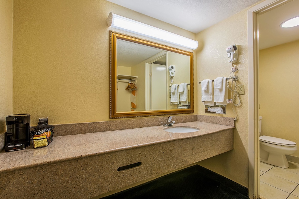 Quality Inn Northeast 18/41