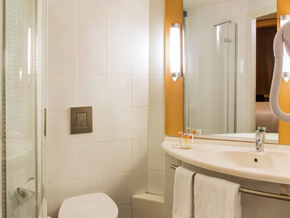 Ibis Lagos Ikeja 20/74