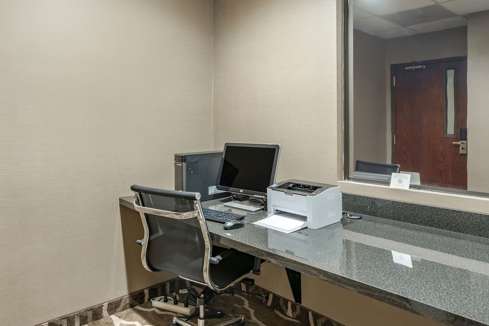 Comfort Inn & Suites St. Louis O Fallon 30/34