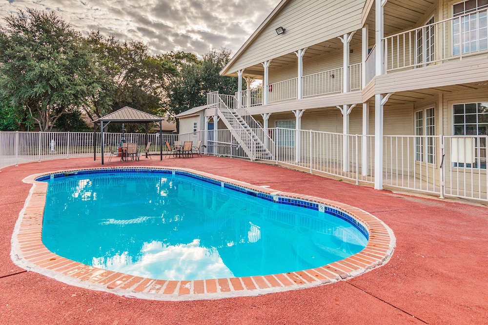 Motel6 Waxahachie, TX 25/39