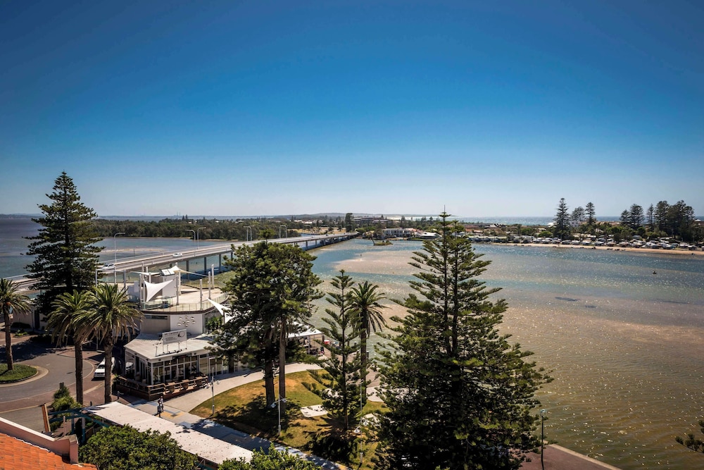Oaks the Entrance Waterfront Suites 58/71