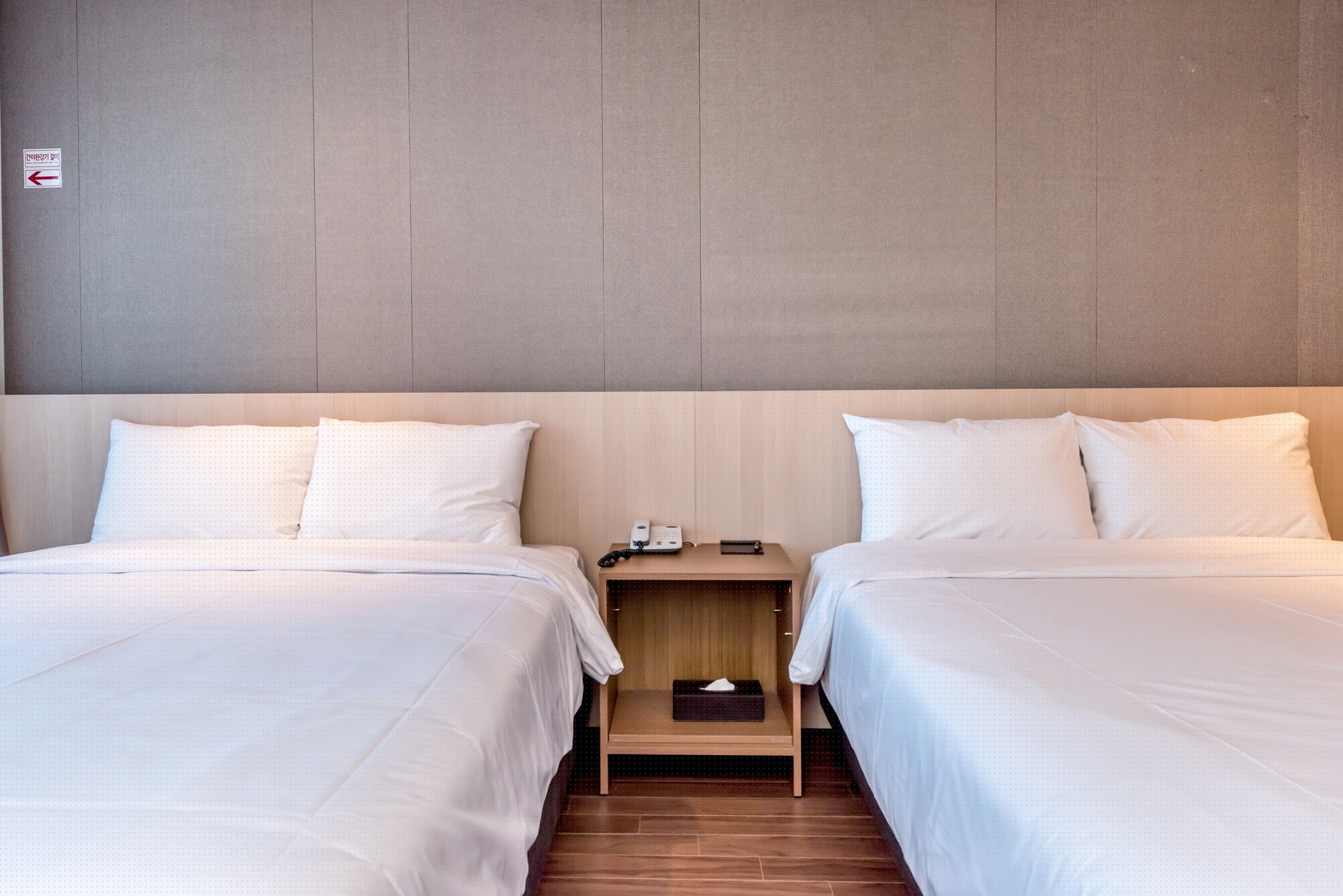 PREMIER, TWIN BEDS