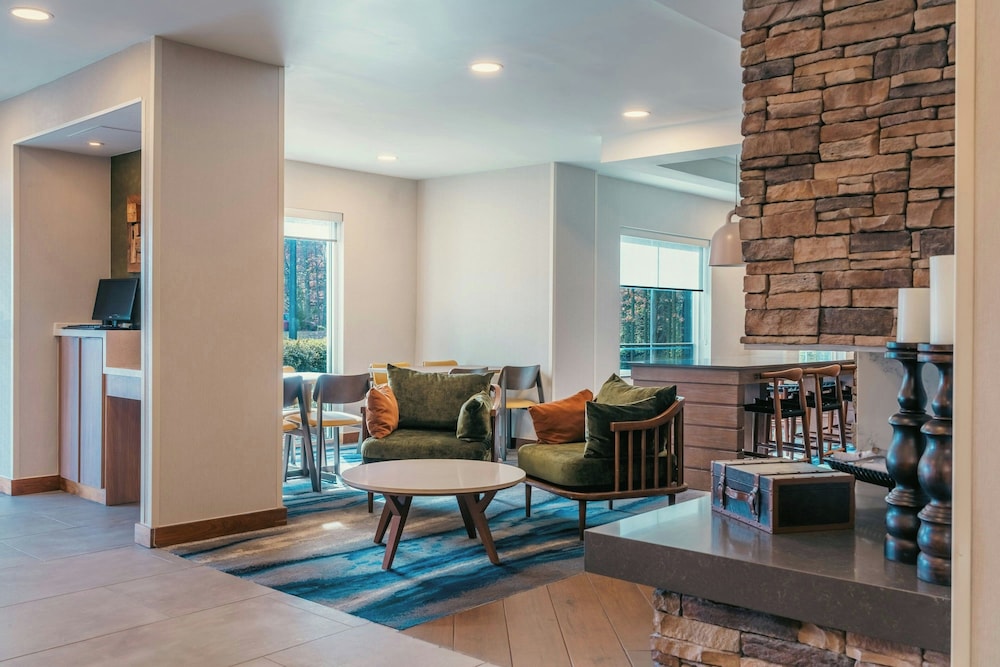 Fairfield Inn Suites by Marriott Atlanta Kennesaw 27/50