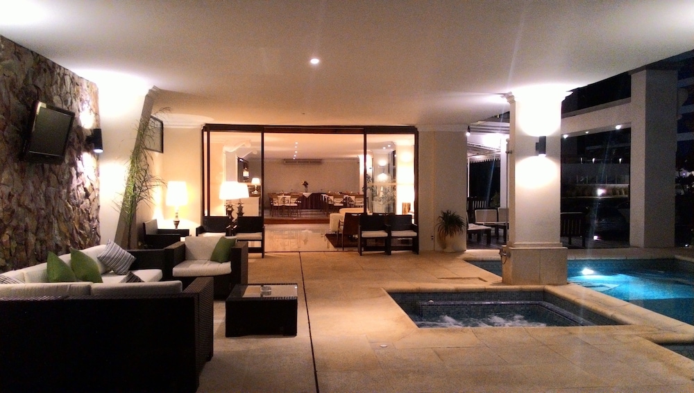swimming pool spa