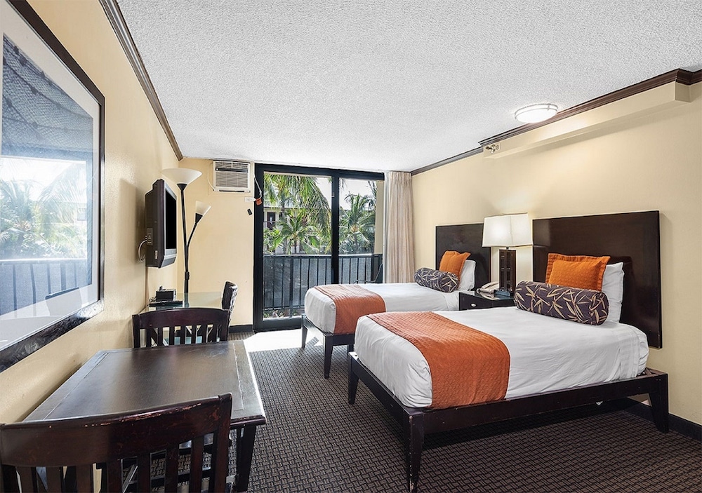 Castle Bamboo Waikiki 20/73