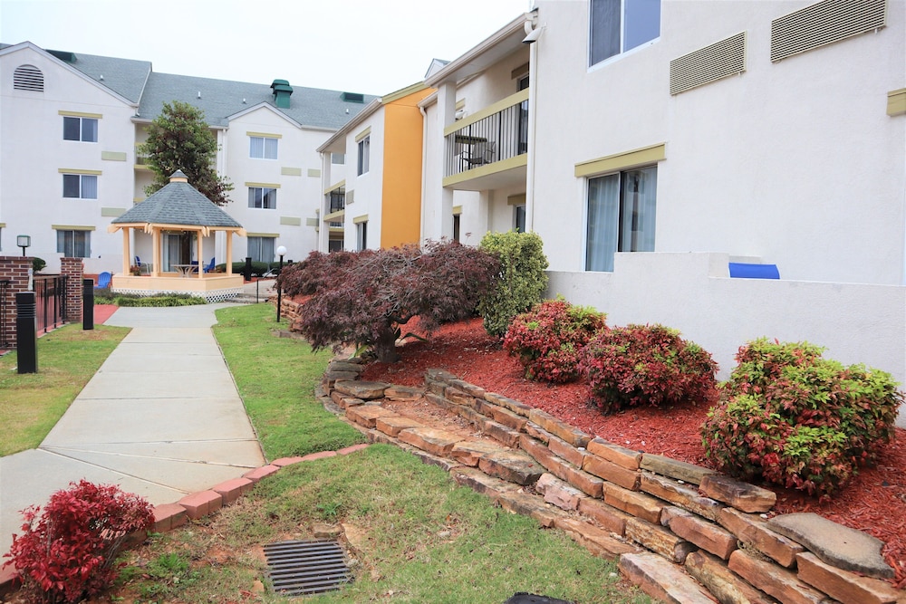 Baymont by Wyndham Norcross Atlanta Price Calendar 4/18