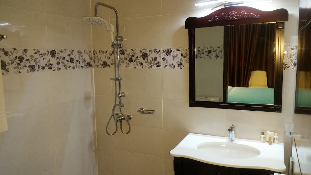 Eifell's Hotel's 35/35
