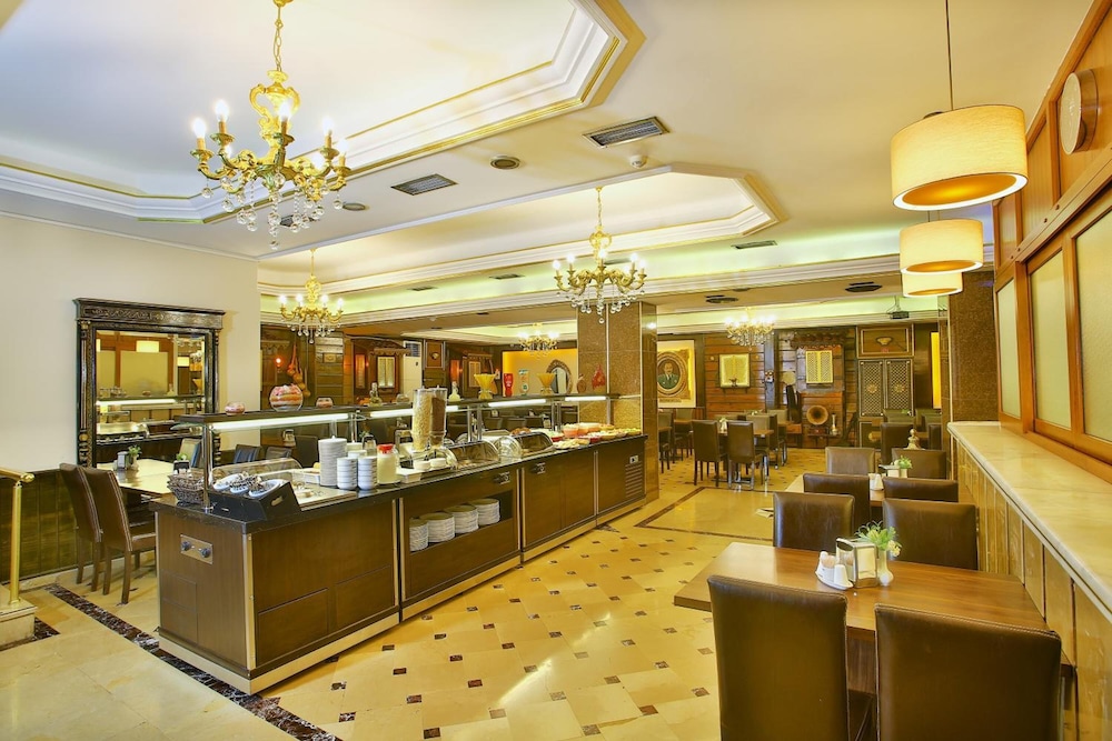 Grand Ant Hotel 6/47