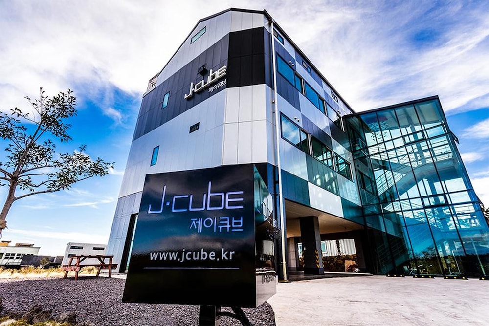 J-Cube 3/21