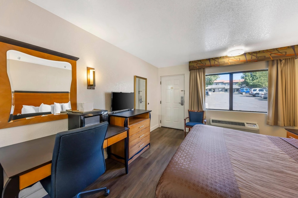 غرفة قياسية بسرير كينج، Rodeway Inn At Nevada State Capitol 5/5