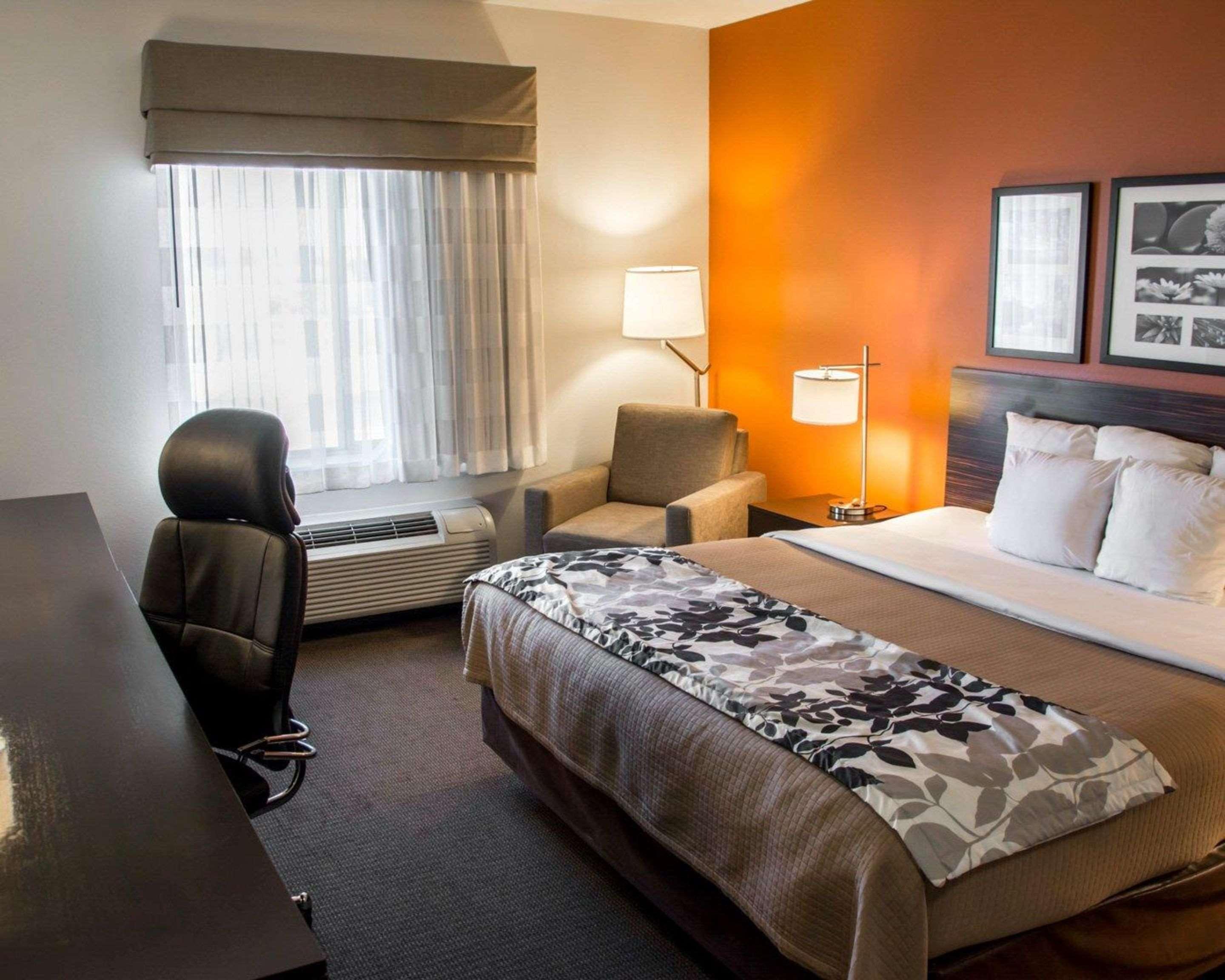 ROOM, KING BED