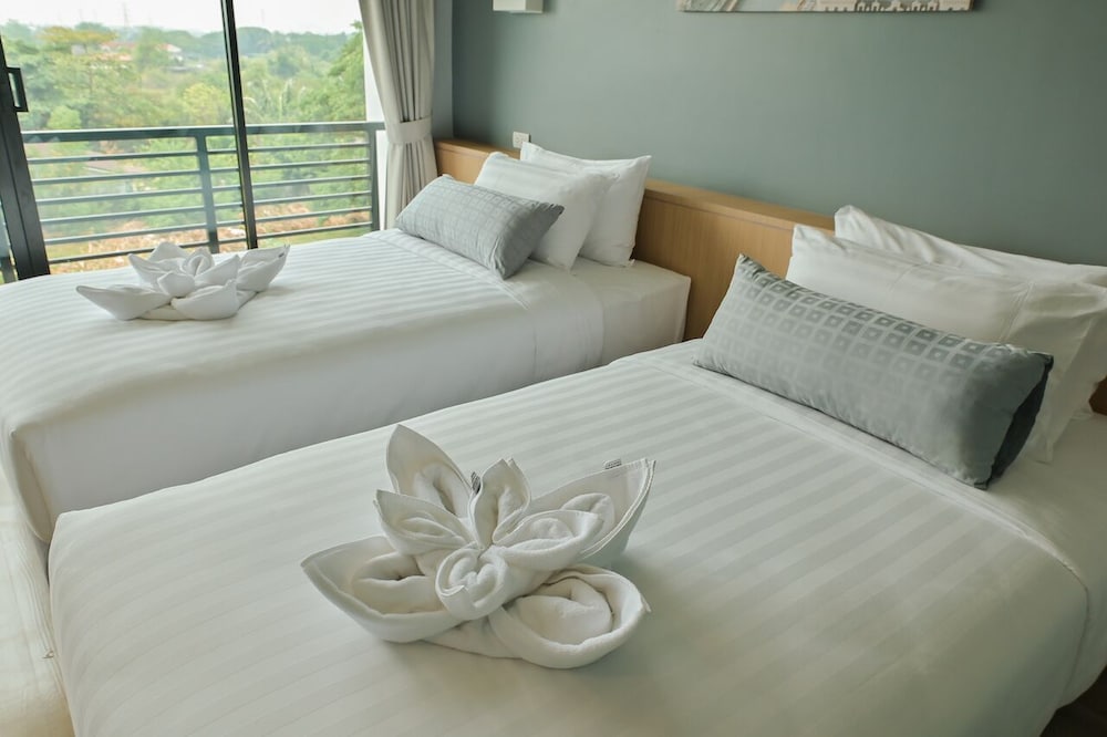Le Lert Hotel Ratchaburi 11/24
