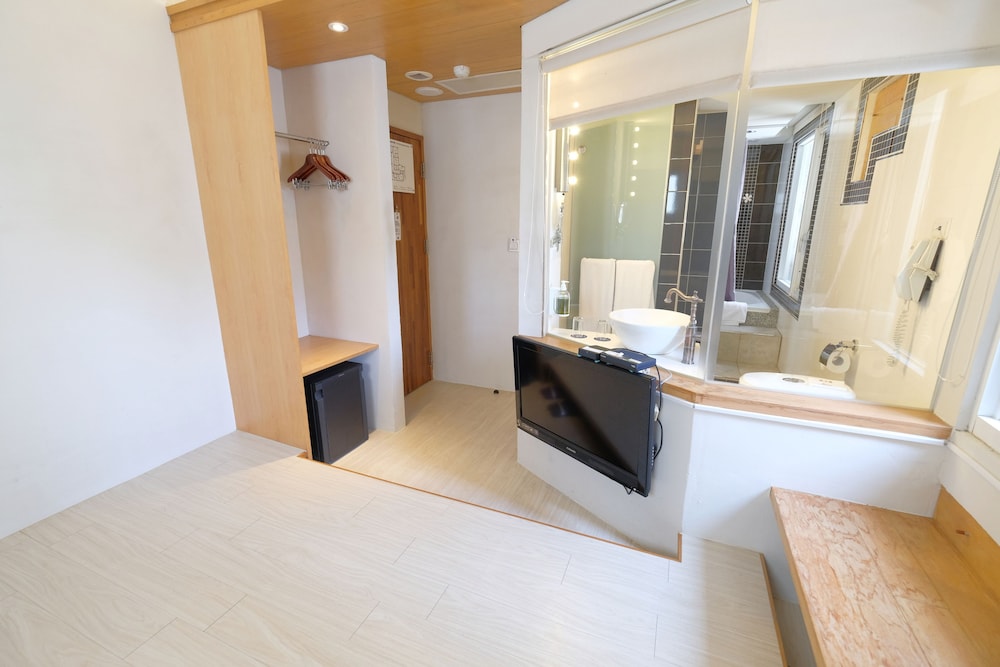 SSS Life Hotel 12/50