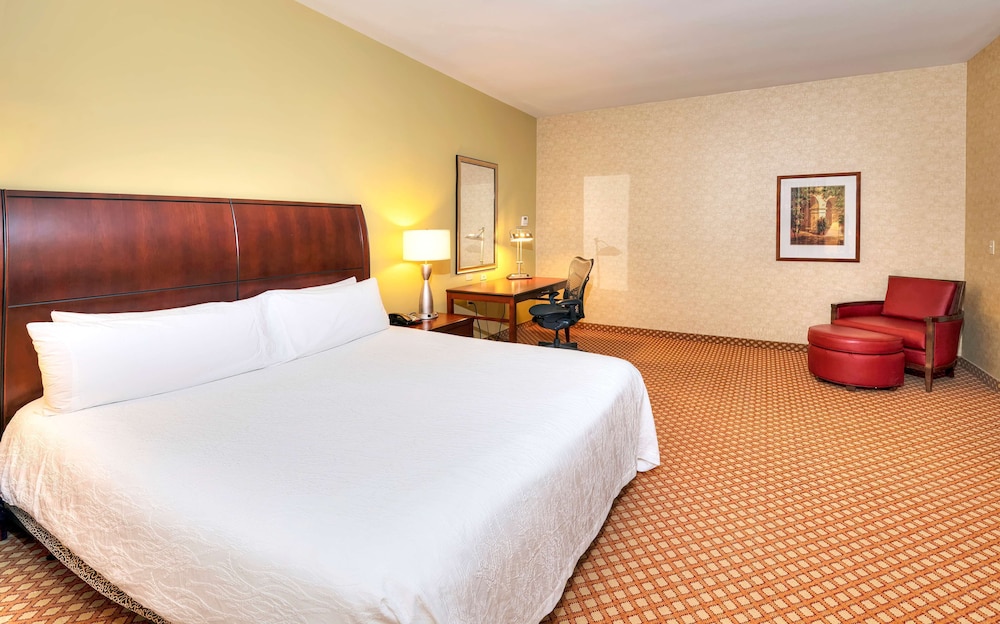 SUITE, KING BED, LIVING AREA
