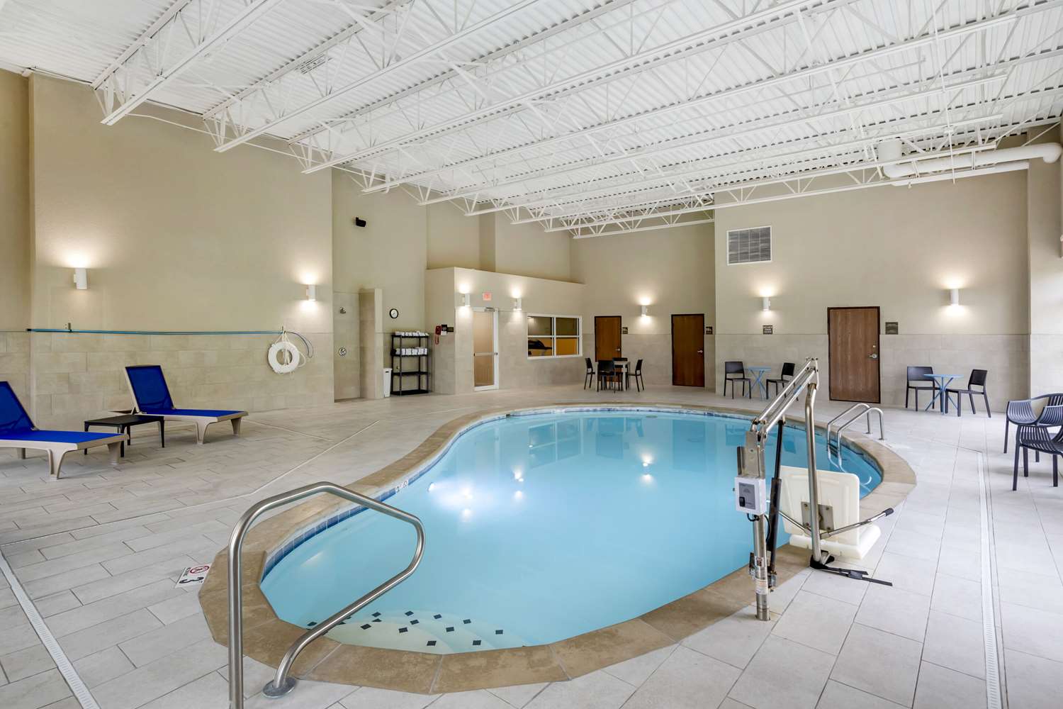 Comfort Inn North Polaris 19/38