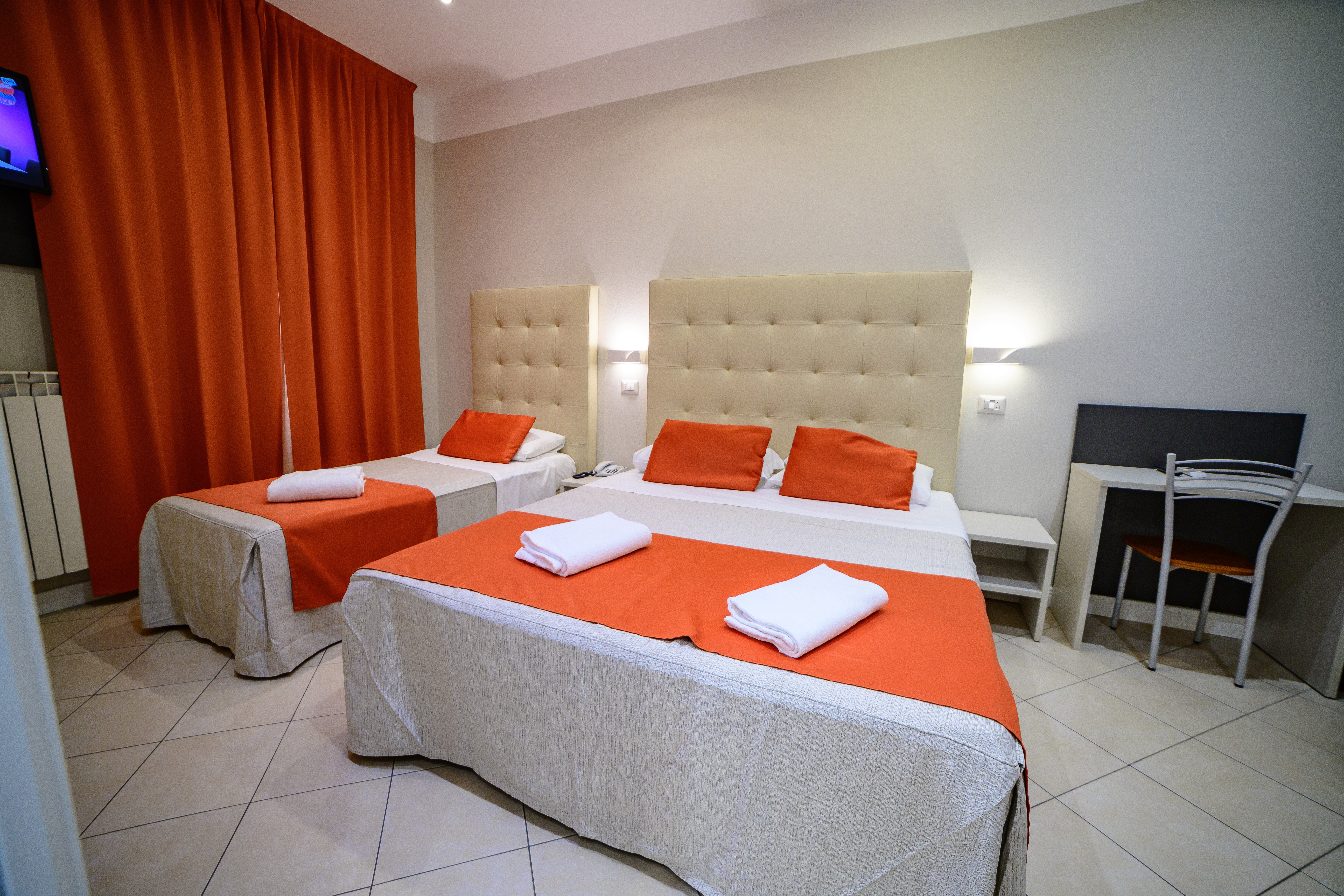 Room, Triple, Hotel Demo 9/10
