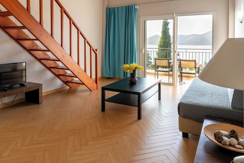 Thalassa Hotel 30/57