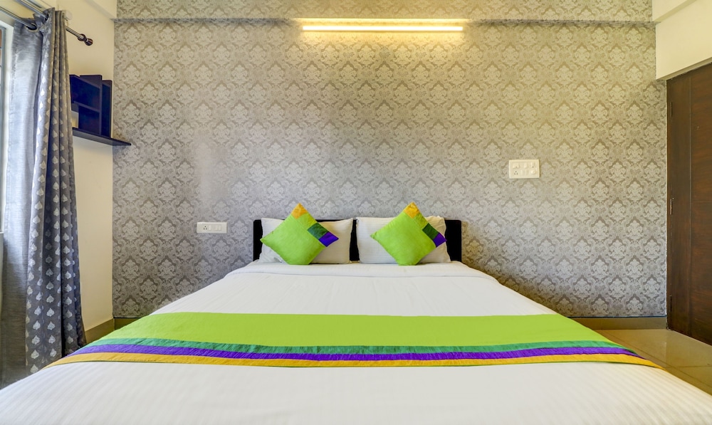 Hotel 12 Degrees West Egl 17/28