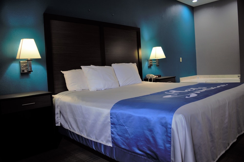 Days Inn by Wyndham Montgomery 11/29