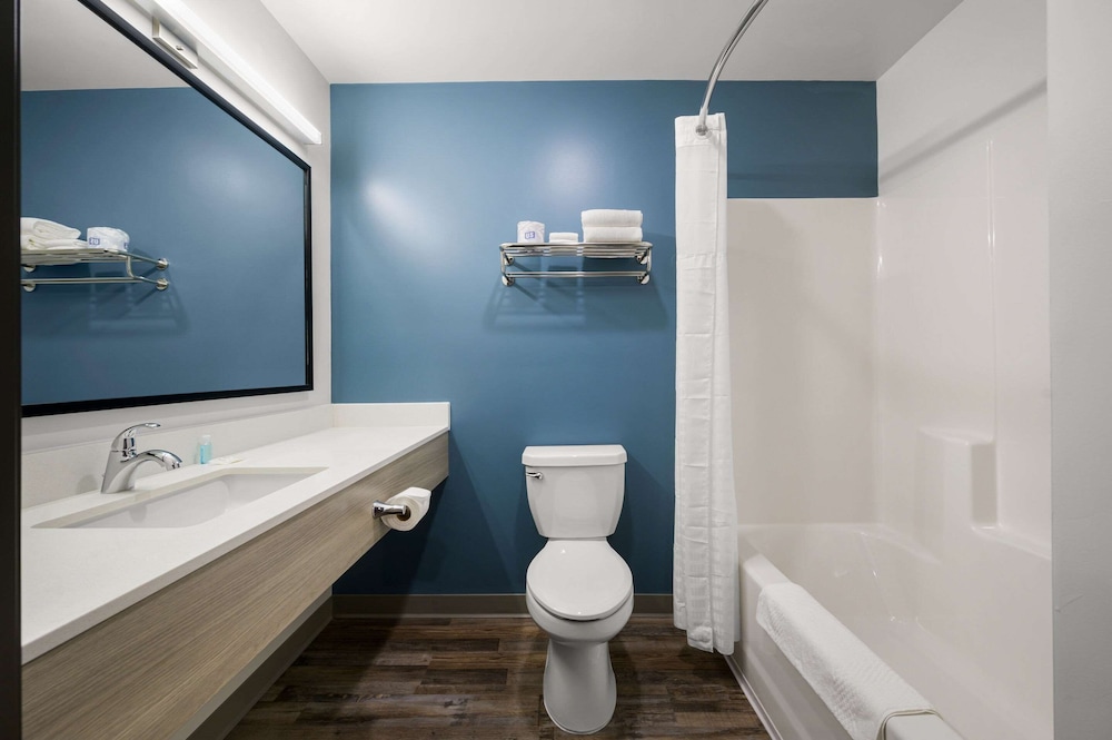 WoodSpring Suites Dearborn - Detroit 28/34
