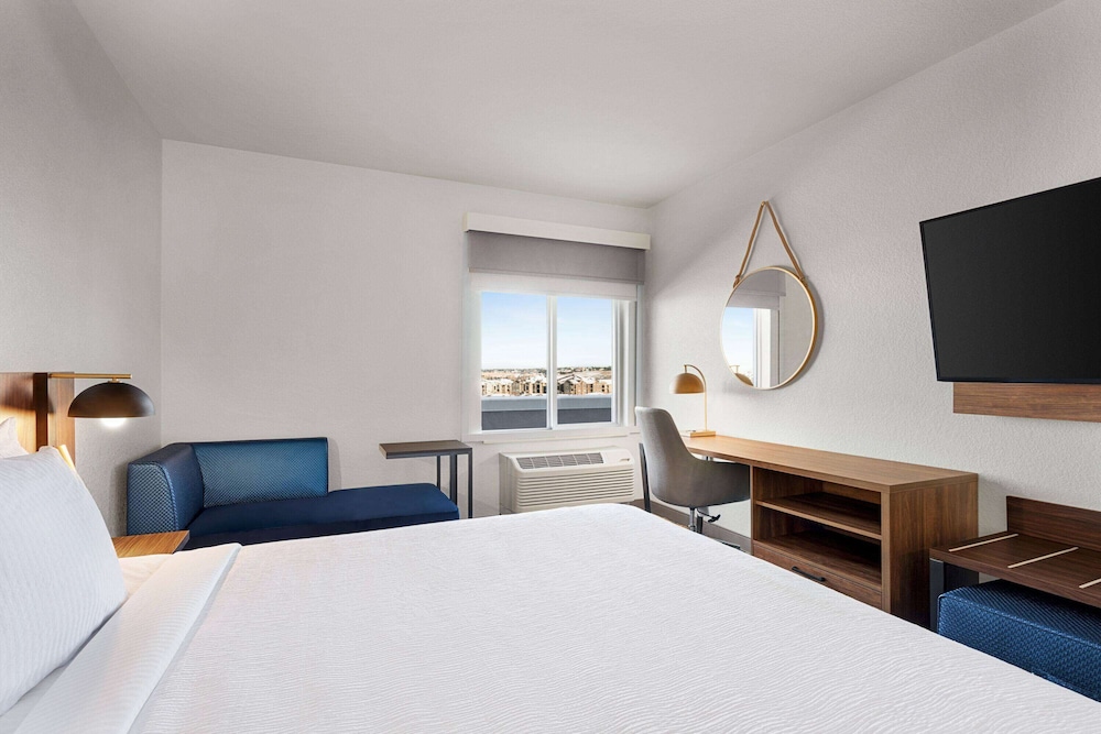 La Quinta Inn & Suites by Wyndham Denver Parker 7/50