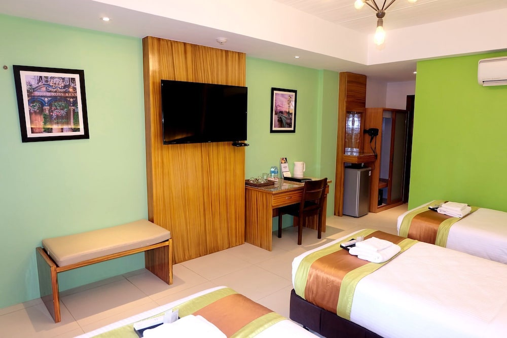 غرفة قياسية بثلاثة أسرّة بإطلالة على الحديقة بـ3 غرف نوم، London Beach Resort And Hotel 2/3