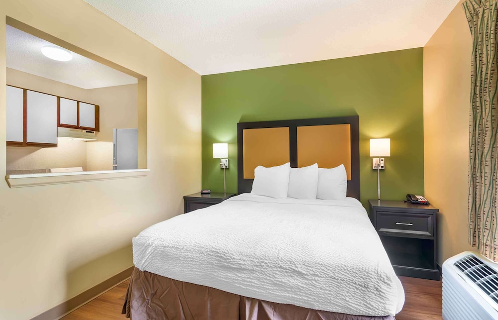 DELUXE, STUDIO, QUEEN BED, SOFA