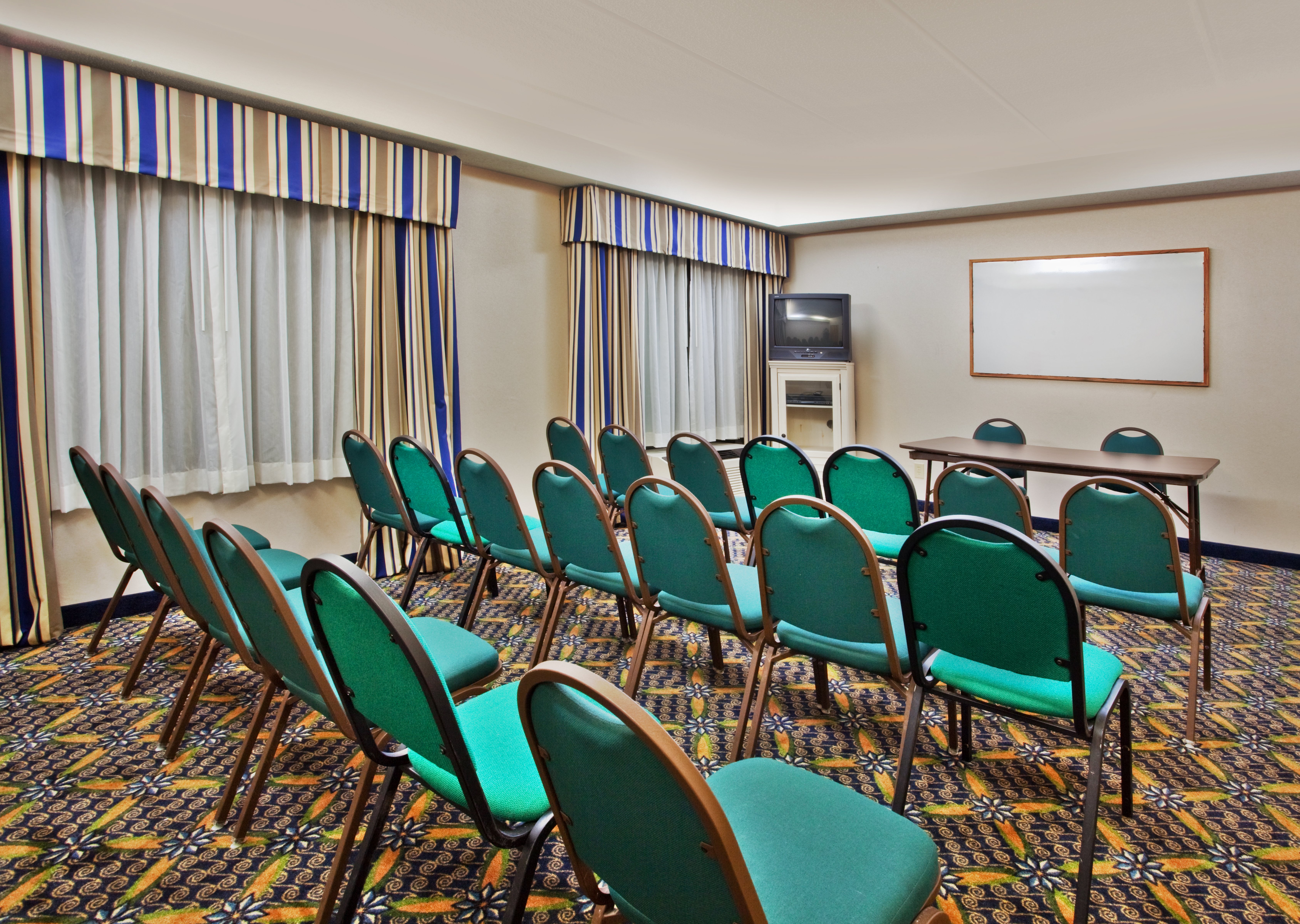 Holiday Inn Express Hotel Suites Lawrenceville 42/49