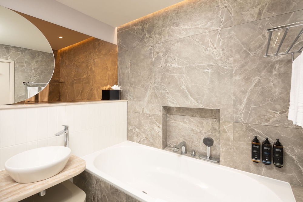 Mercure London Earls Court 58/59