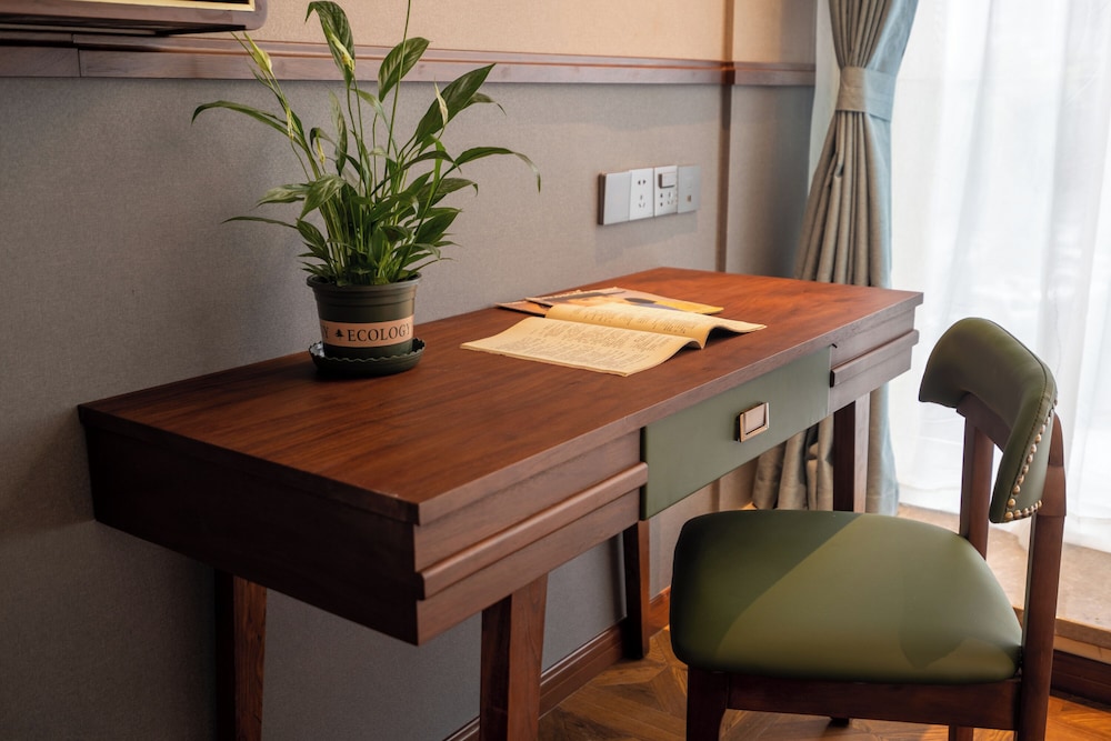 Nostalgia Hotel (Shanghai Fudan University) 40/50