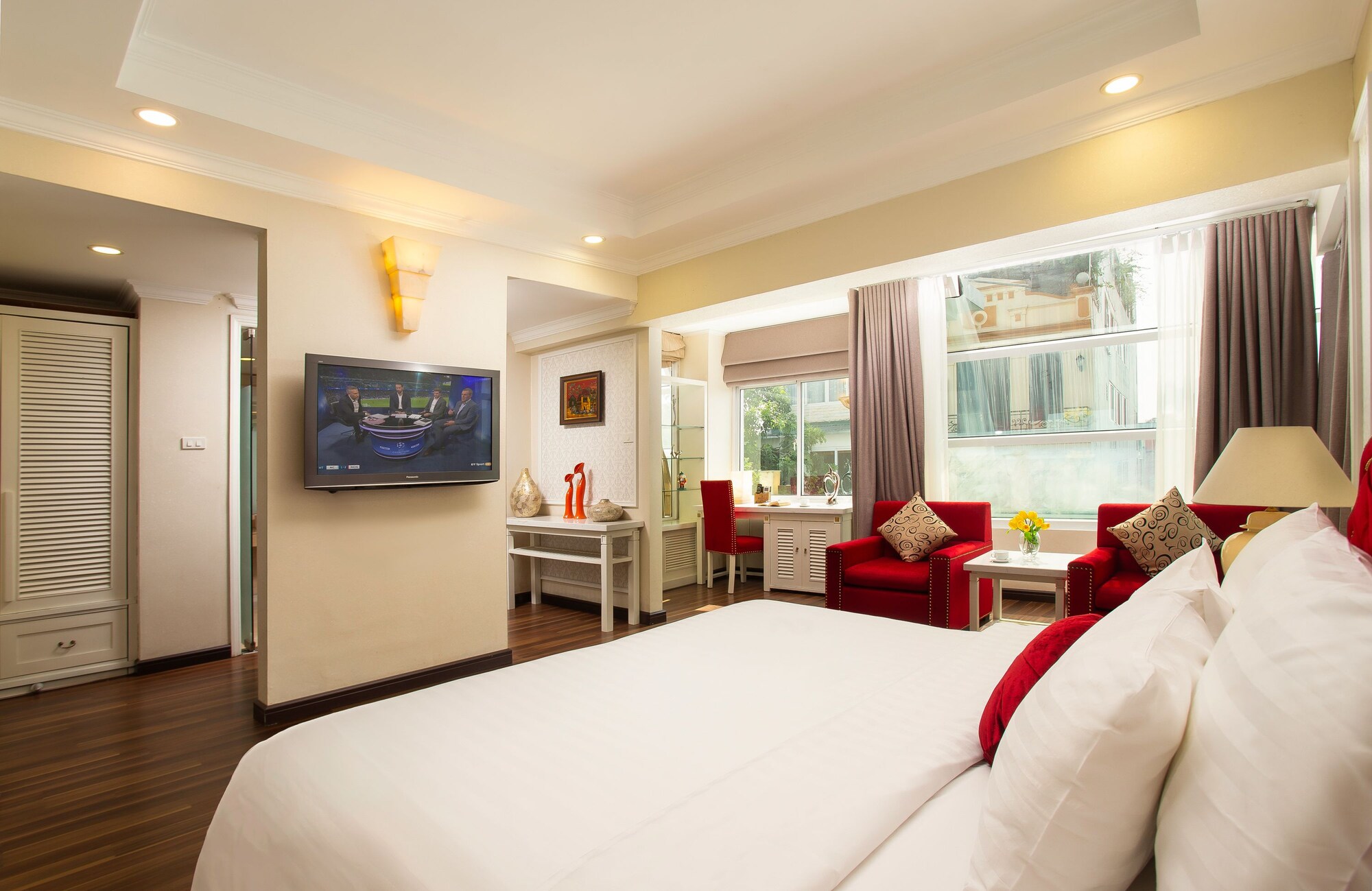 EXECUTIVE, KING BED, CITY VIEW