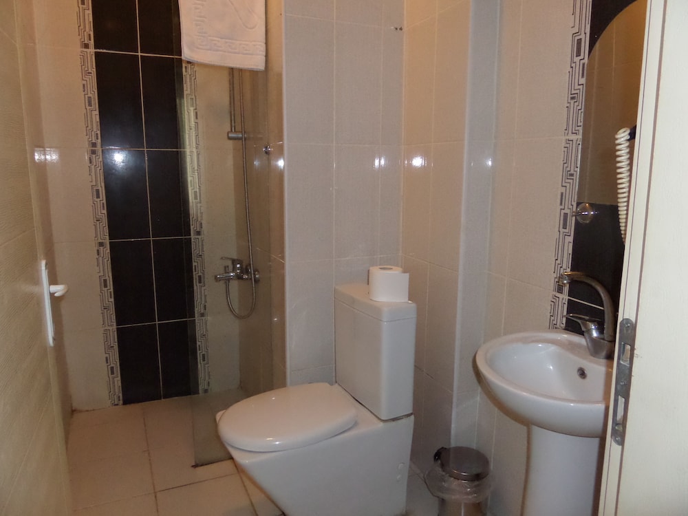 Ercan Inn Hotel 57/62