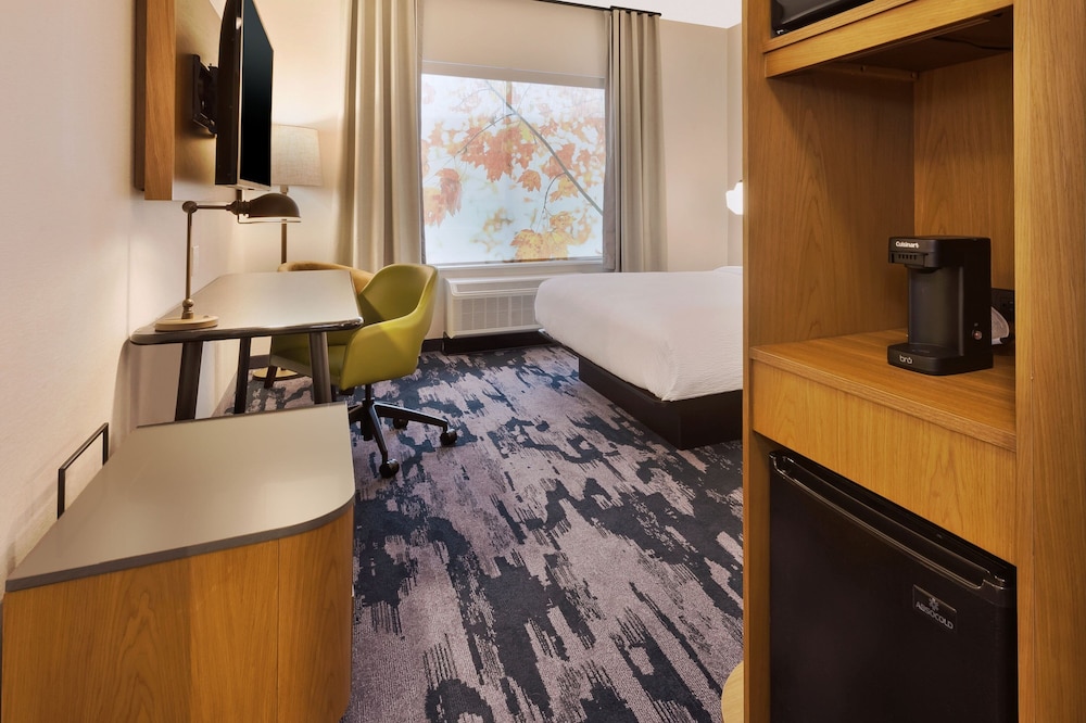 Fairfield Inn & Suites by Marriott Grand Rapids North 22/33