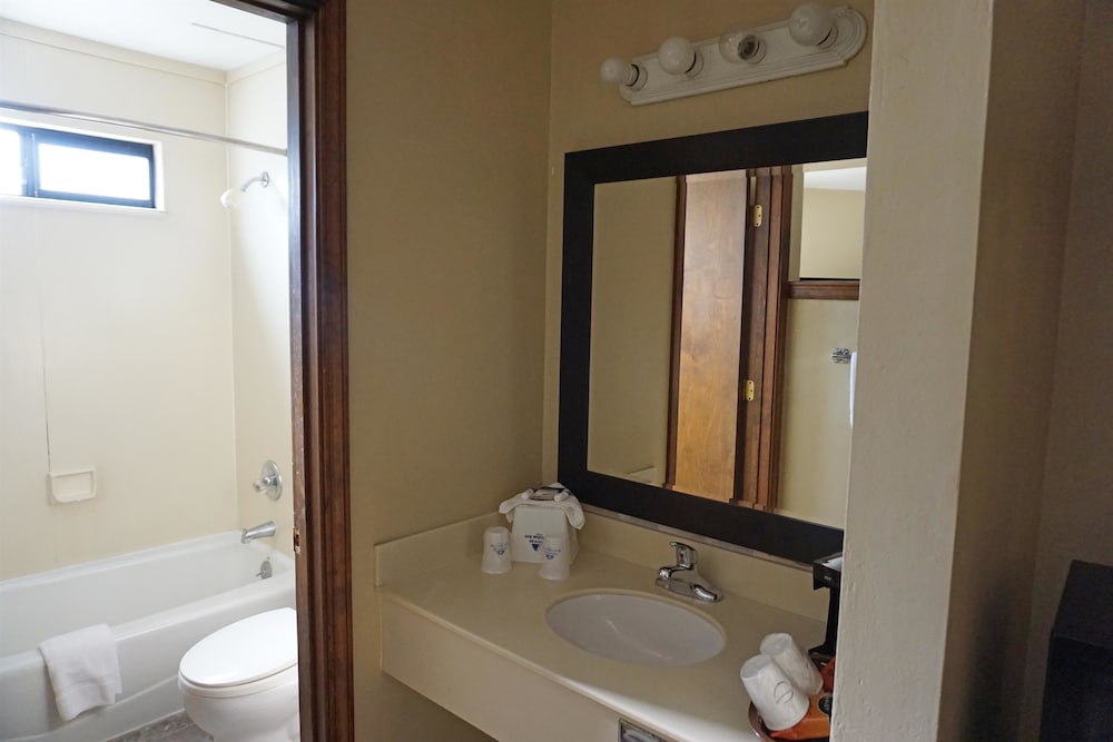 Travelodge by Wyndham Concord 8/14