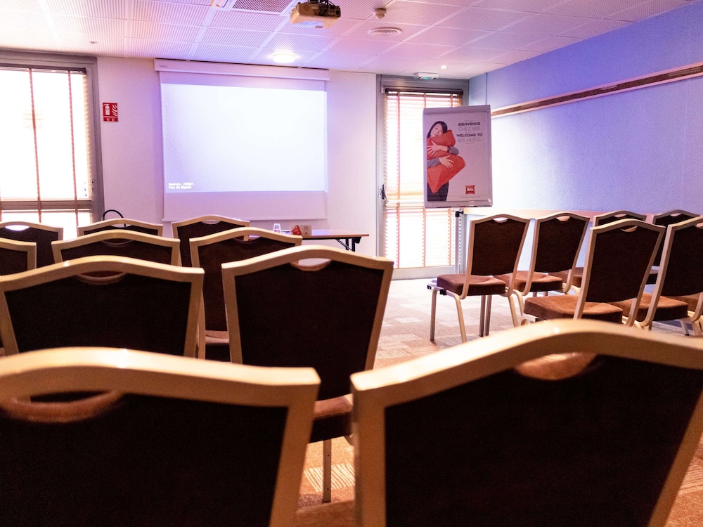 ibis Paris Gennevilliers 64/76