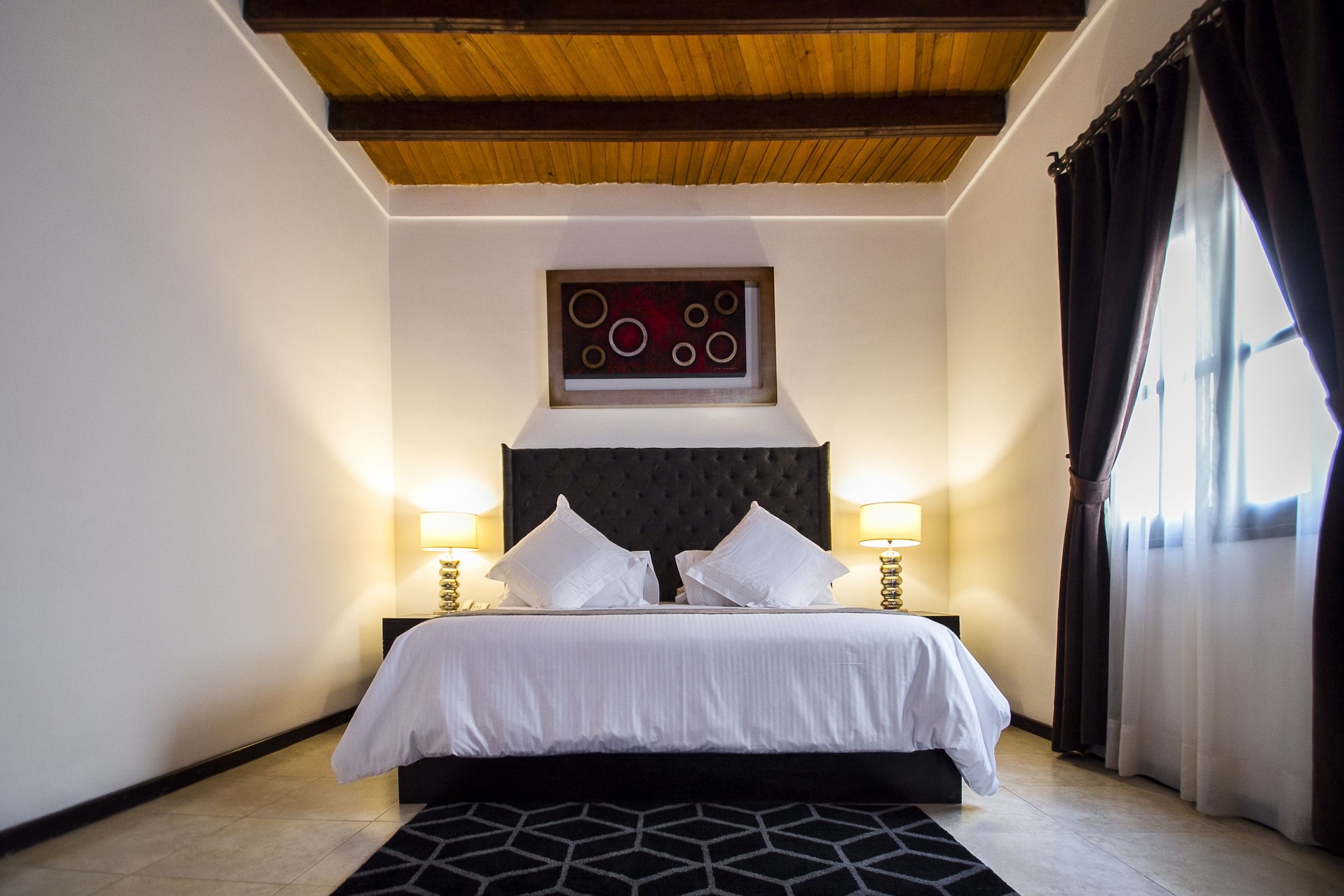 DELUXE, DOUBLE BED