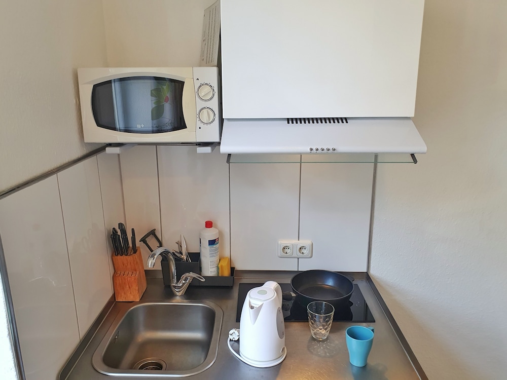 B & L Hostel 34/50