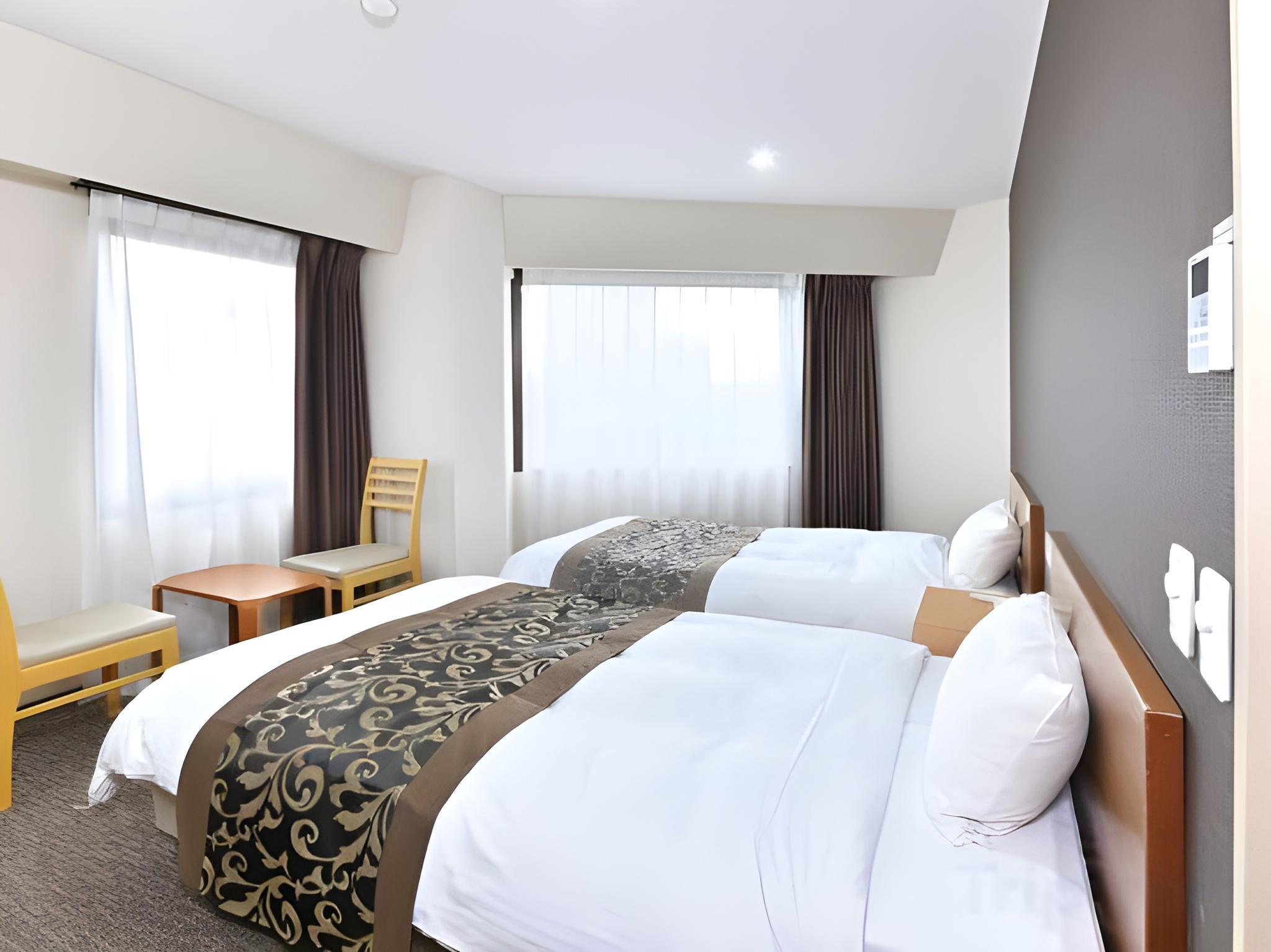 Moderate, Twin Beds, Bathtub, High Floor