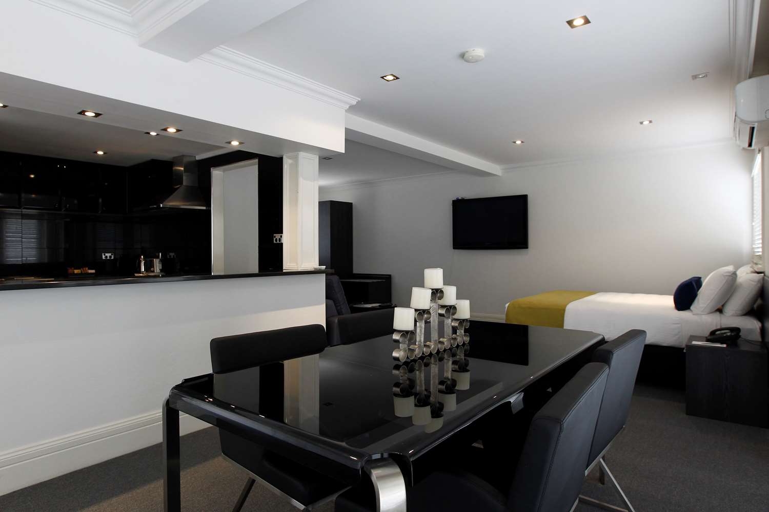Ramada Hotel & Suites by Wyndham Sydney Cabramatta 17/21