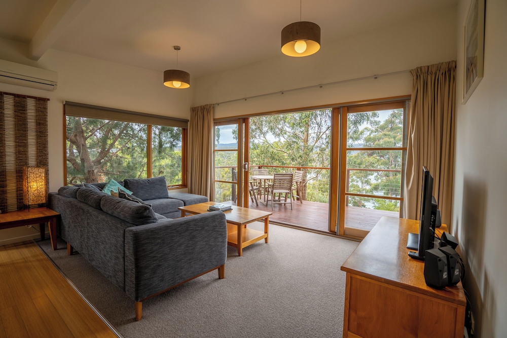 Stewarts Bay Lodge 44/65